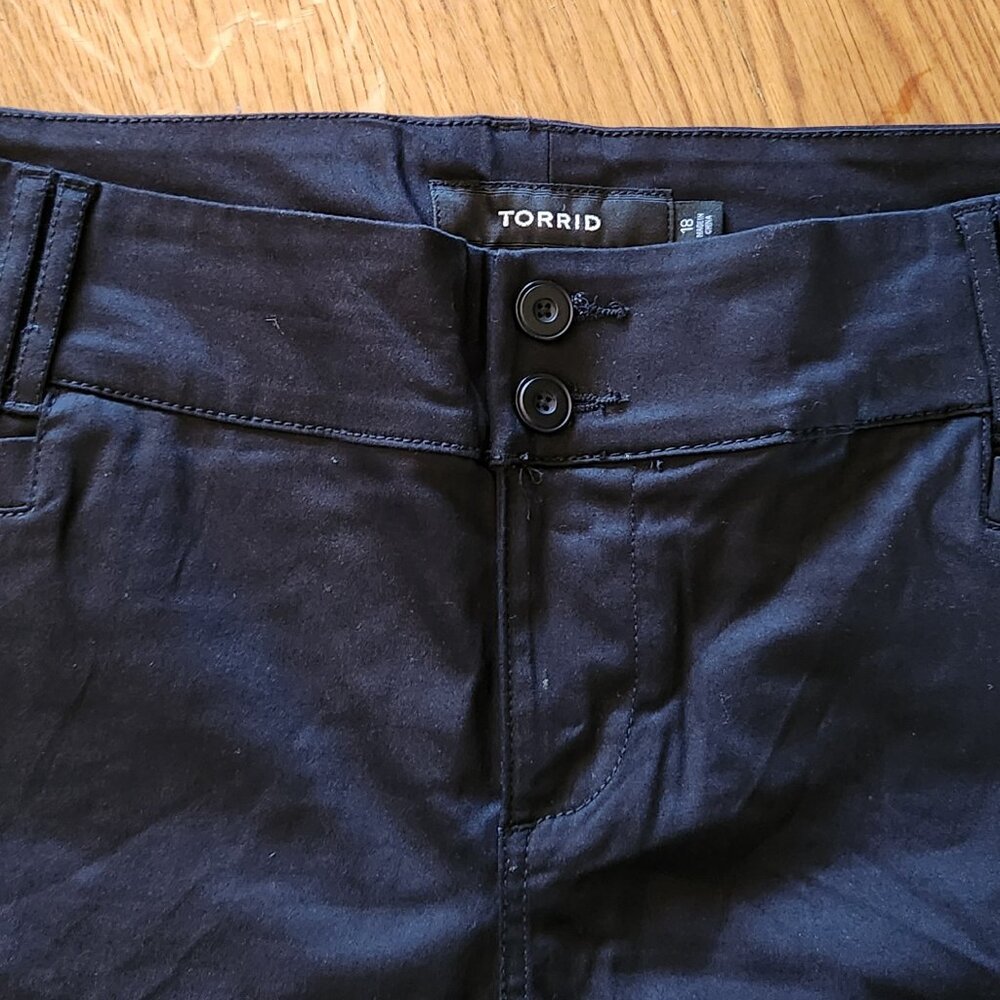 Cuffed Twill S horts Deep Black - Picture 6 of 6